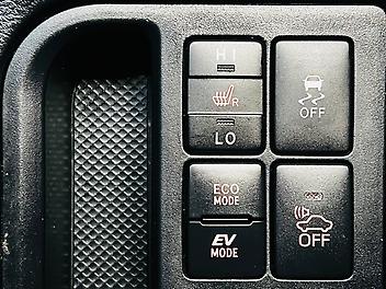 2017 Toyota VITZ HYBRID U SPORT PACKAGE | HIGH SPEC | CRUISE CONTROL