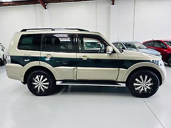 2013 Mitsubishi Pajero 3.2L DIESEL EXCEED | 7 SEATER | 4WD | FRESH IMPORT |