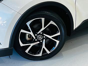 2017 Toyota C-hr G LIMITED HYBRID | RADAR CRUISE CONTROL | LOW MILEAGE