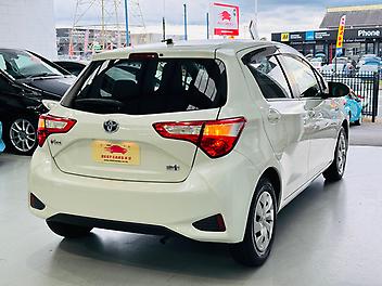 2017 Toyota VITZ HYBRID F GRADE | PUSH START WITH SMART KEY | 