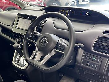 2017 Nissan Serena 2.0 L HYBRID V PACKAGE | 8 SEATER | ADAPTIVE CRUISE CONTROL 