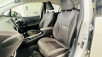 2018 Toyota Prius S GRADE HYBRID | ADAPTIVE CRUISE CONTROL | FOG LIGHTS |