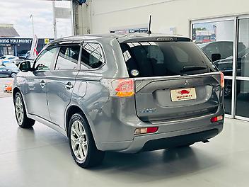 2014 Mitsubishi Outlander PHEV 4WD | LEATHER TRIM | CRUISE | HEAT SEAT | POWER TAIL GATE