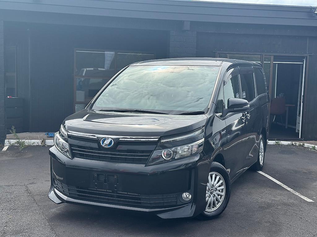2014 Toyota Voxy Hybrid V