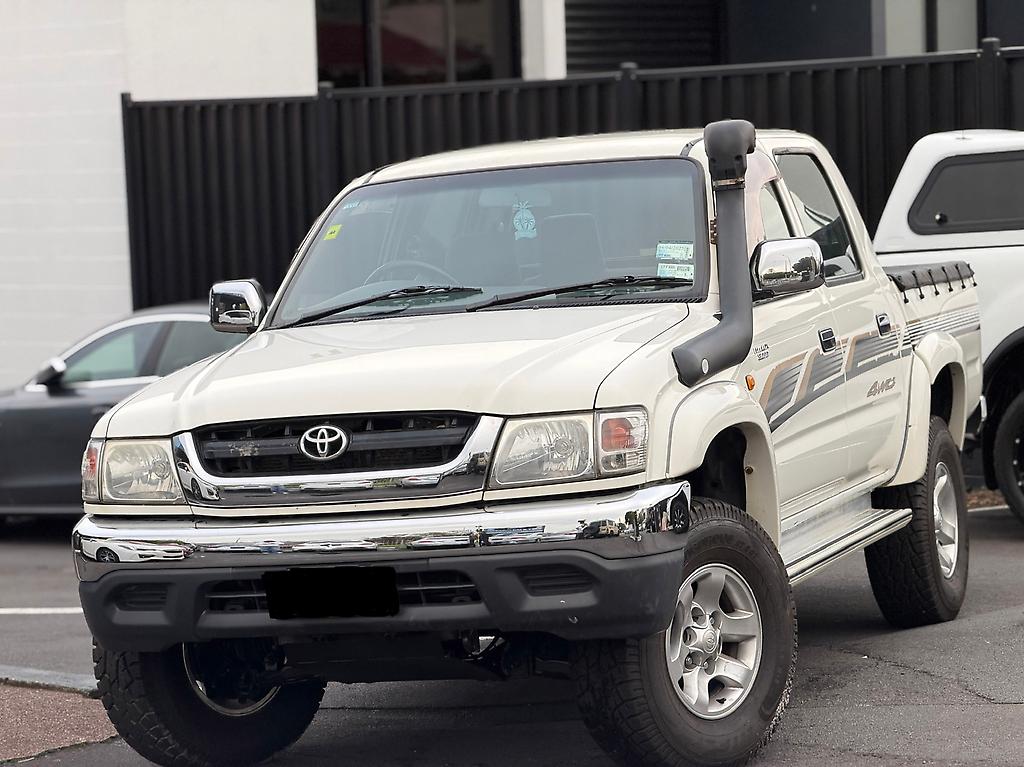 2004 Toyota Hilux 3.0TD 4WD SR5 D/C 5M
