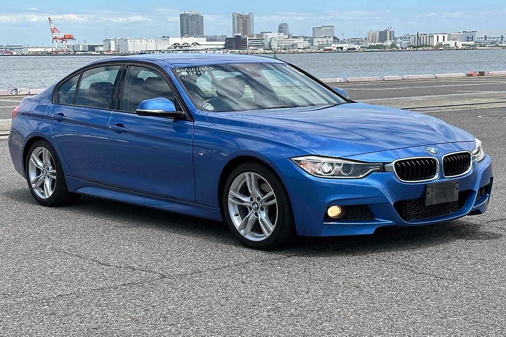 Bmw 320i M-sports Sedan