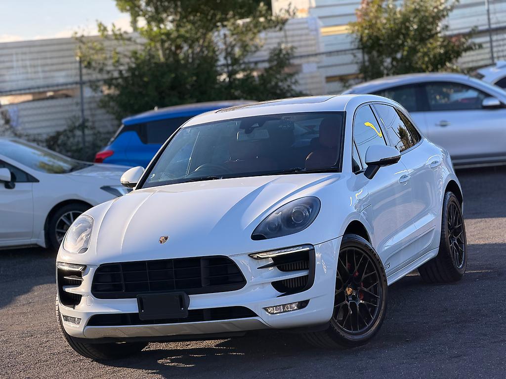 2016 Porsche Macan Gts  GTS 4WD / Top Spec