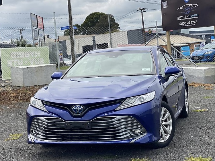 2019 Toyota Camry Hybird / Nice Color