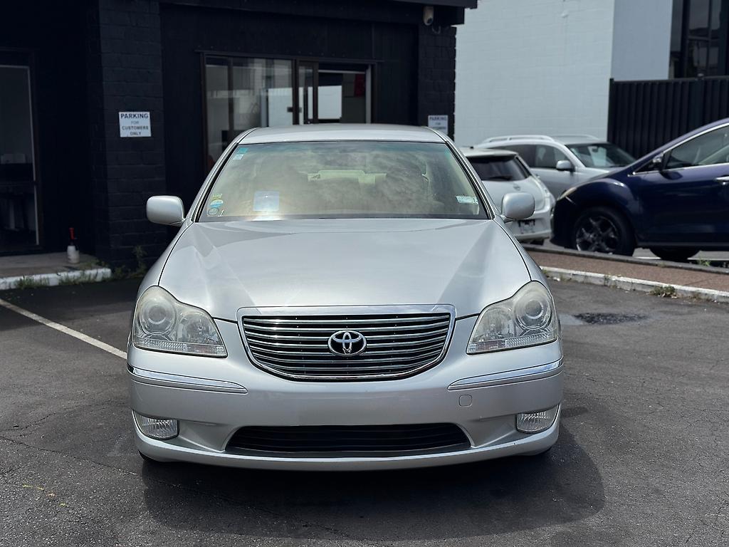 2005 Toyota Crown Luxury / Powerfull V8