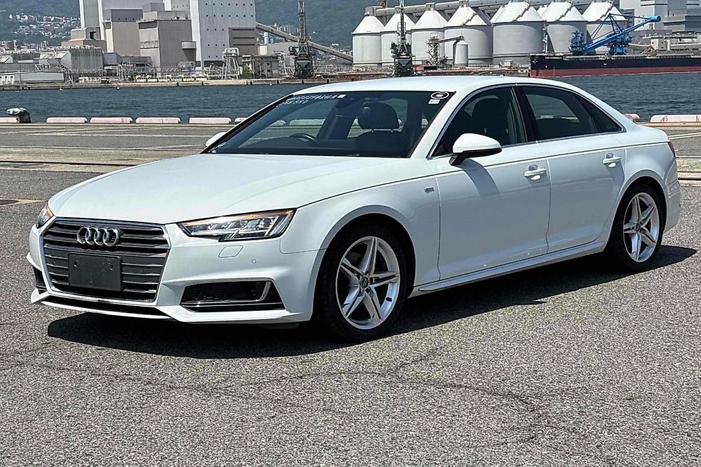 Audi A4 Sedan