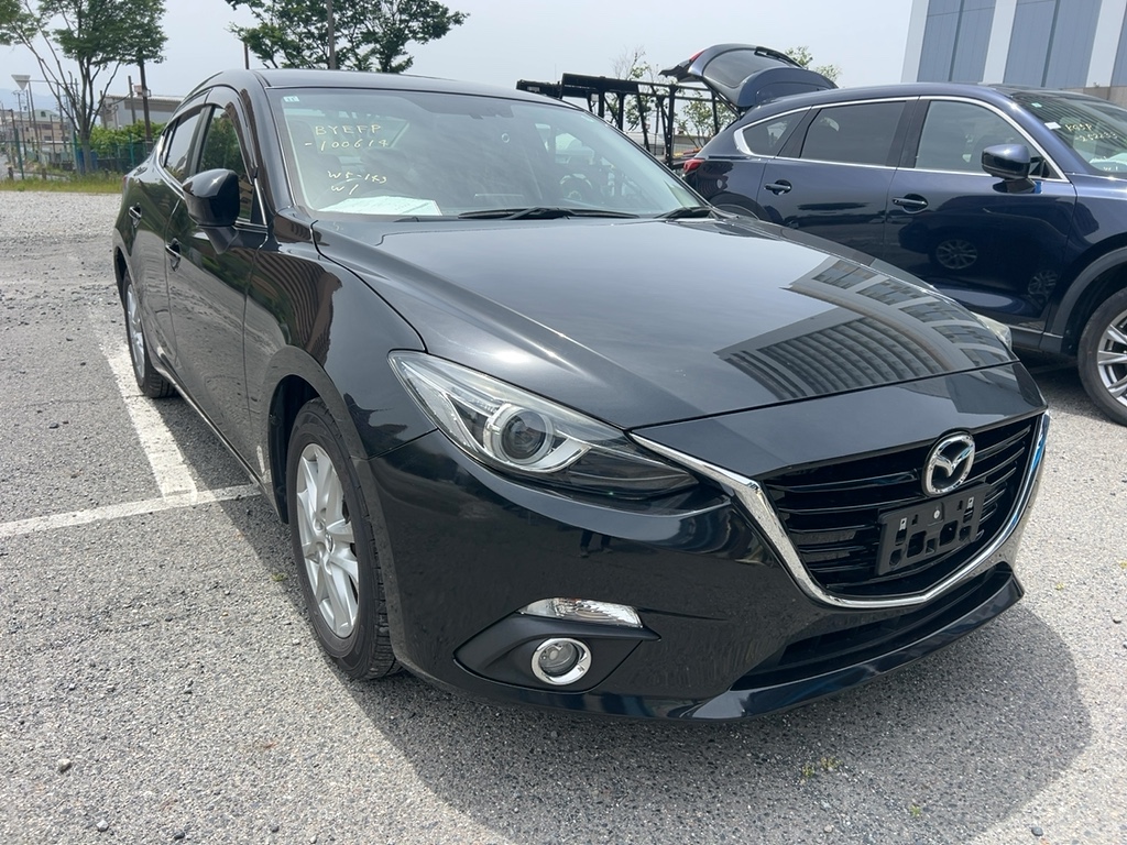 Mazda Axela Hybrid Sedan