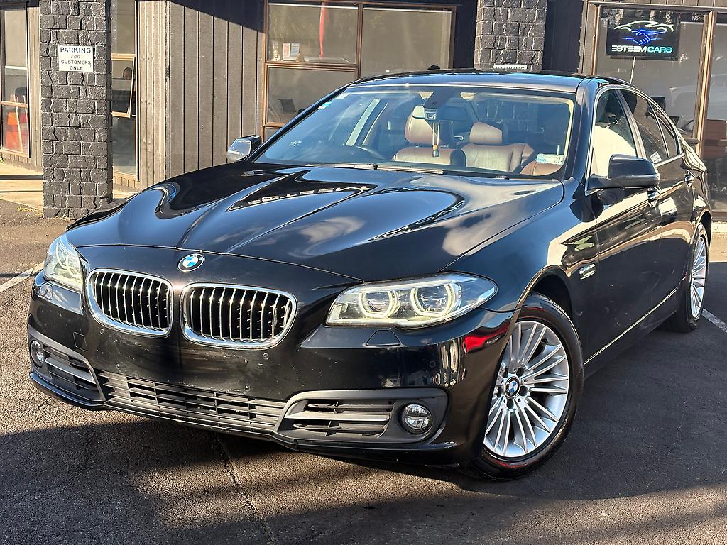 2013 Bmw 520i Luxury/ Digital Display / Low KMS 
