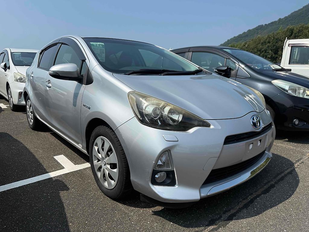 2013 Toyota Aqua S