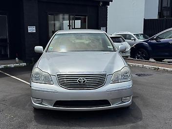 2005 Toyota Crown Luxury / Powerfull V8