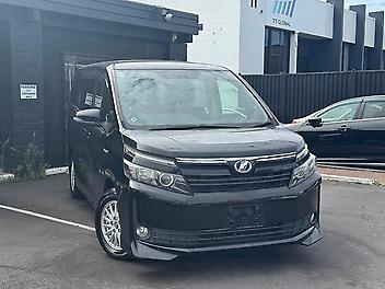 2014 Toyota Voxy Hybrid V