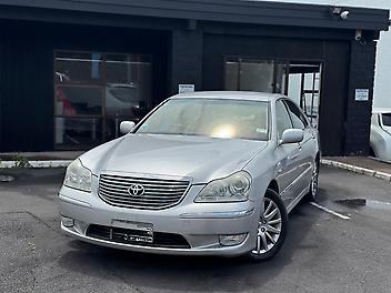 2005 Toyota Crown Luxury / Powerfull V8