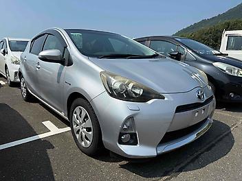 2013 Toyota Aqua S