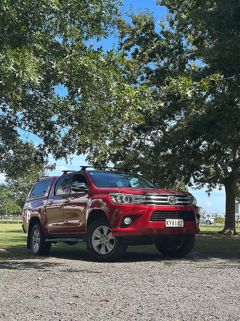 2017 Toyota Hilux SR5 TD DC 2.8D/6MT/U