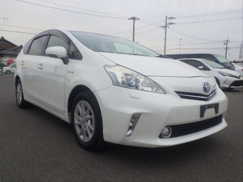 2013 Toyota Prius ALPHA
