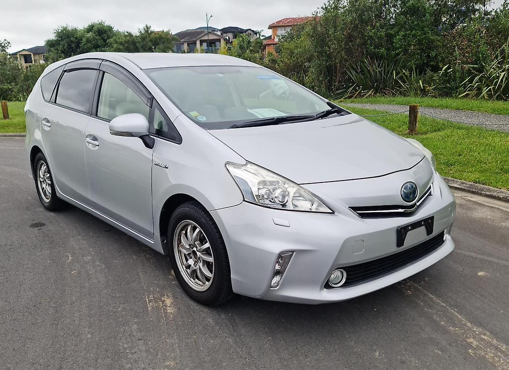 2014 Toyota Prius ALPHA