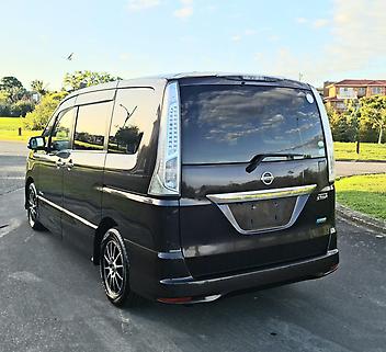 2013 Nissan Serena HighWaySter S-Hybrid