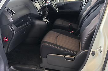 2014 Nissan Serena S-Hybrid Highway Star V Selection