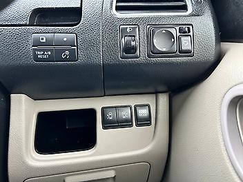 2013 Nissan Serena Shv