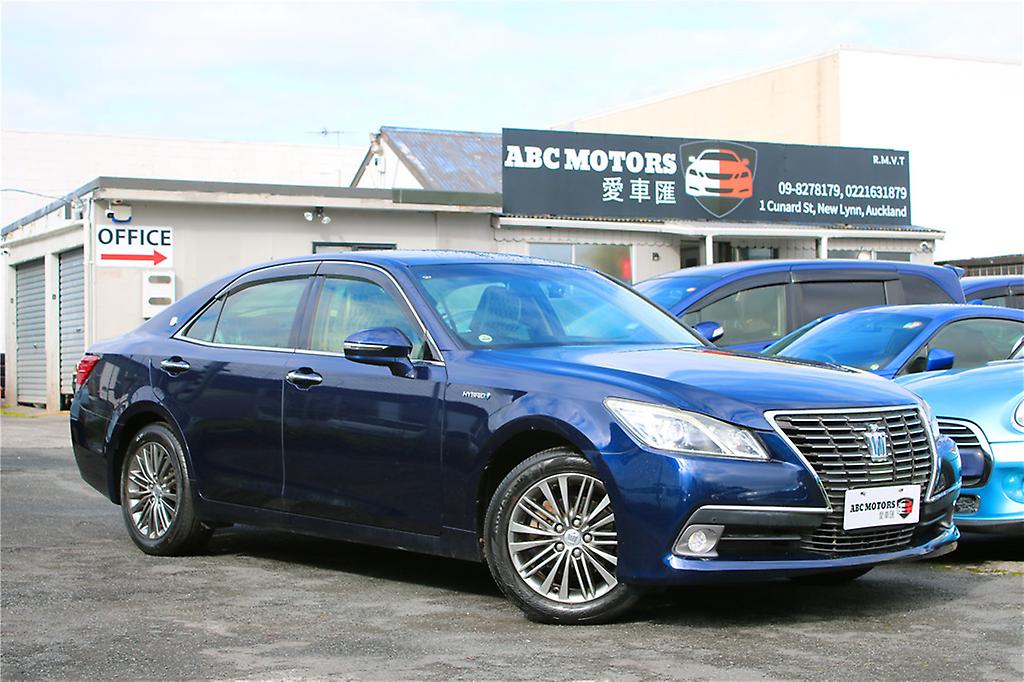 2013 Toyota Crown royalsaloon 2.5L hybrid Low Ks