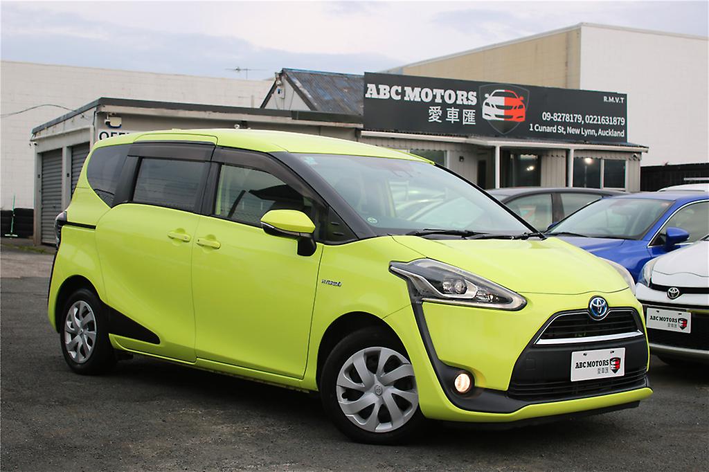 2017 Toyota Sienta hybrid G 1.5L 7 seaters