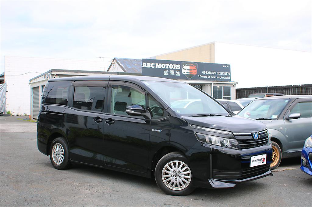 2015 Toyota Voxy Hybrid 7 seaters