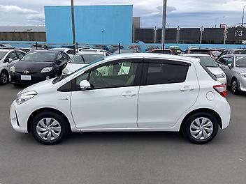 2017 Toyota VITZ Hybrid