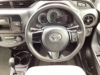 2017 Toyota VITZ Hybrid