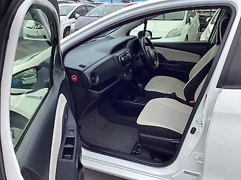 2017 Toyota VITZ Hybrid