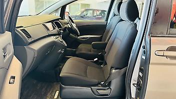 2010 Toyota Isis PLATANA