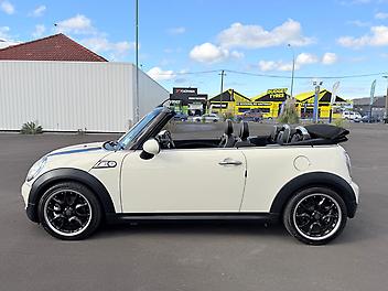 2009 Mini Cooper S Convertible "Technology Package" Low kms