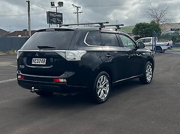 2014 Mitsubishi Outlander PHEV *4WD*Lane Departure*Adaptive Cruise*NZ Radio*