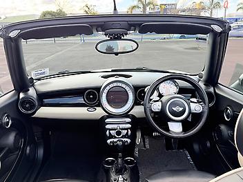 2009 Mini Cooper S Convertible "Technology Package" Low kms