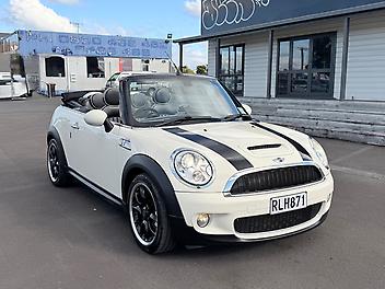 2009 Mini Cooper S Convertible "Technology Package" Low kms