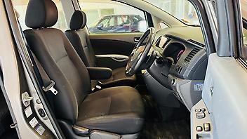 2010 Toyota Isis PLATANA