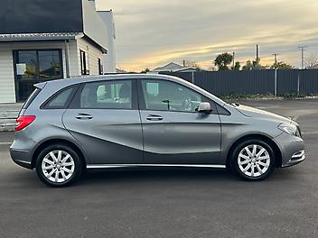2012 Mercedes-benz B 180 CGI **Electric+Memory Seats*Parking Sensors*Bluetooth**