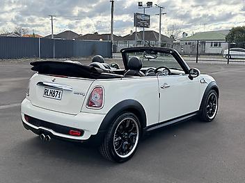 2009 Mini Cooper S Convertible "Technology Package" Low kms