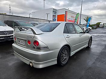 2000 Toyota Altezza