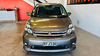 2010 Toyota Isis PLATANA