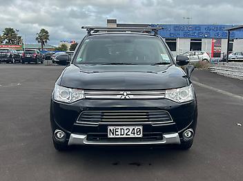 2014 Mitsubishi Outlander PHEV *4WD*Lane Departure*Adaptive Cruise*NZ Radio*