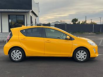 2015 Toyota Aqua S Hybrid **Push Start*Bluetooth*Rev Camera**
