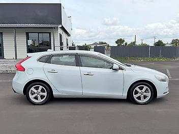 2013 Volvo V40 T4 Cruise, Rear Park Sensors, Push Start *Low kms*