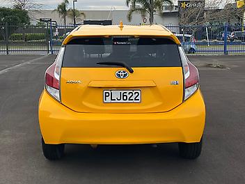 2015 Toyota Aqua S Hybrid **Push Start*Bluetooth*Rev Camera**