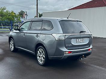2014 Mitsubishi Outlander 4X4 PHEV **Heated Seats*Cruise*Tow Bar**