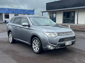 2014 Mitsubishi Outlander 4X4 PHEV **Heated Seats*Cruise*Tow Bar**