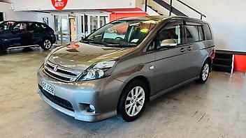 2010 Toyota Isis PLATANA